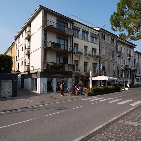By The Lake Apartments - Centro Storico Desenzano del Garda Kültér fotó